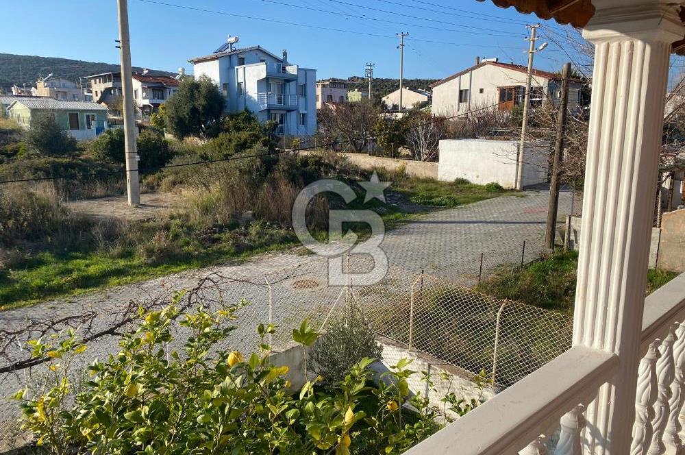 Urla Gülbahçede Deniz Manzaralı Satılık Villa