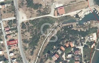 Urla Gülbahçede Deniz Manzaralı Satılık Villa