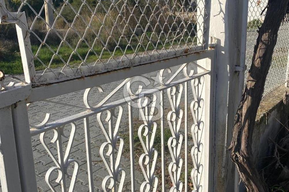 Urla Gülbahçede Deniz Manzaralı Satılık Villa