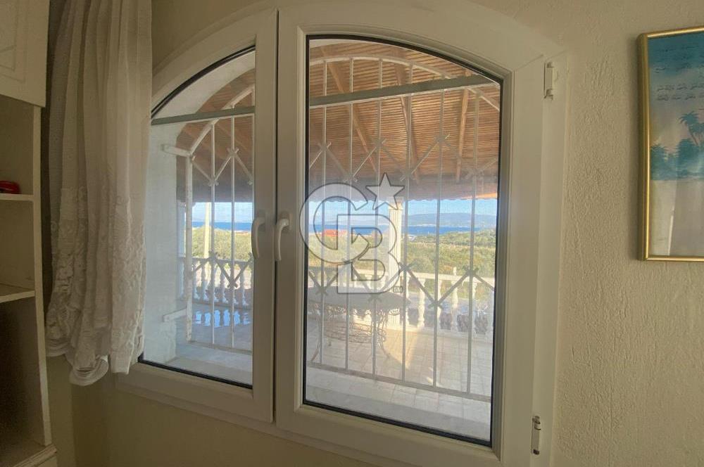 Urla Gülbahçede Deniz Manzaralı Satılık Villa