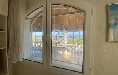 Urla Gülbahçede Deniz Manzaralı Satılık Villa