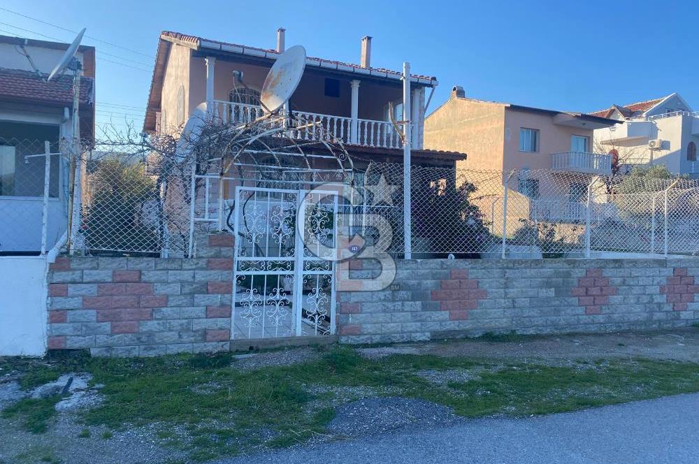 Urla Gülbahçede Deniz Manzaralı Satılık Villa