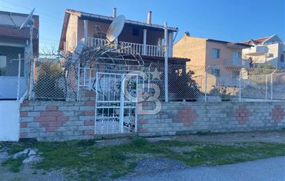 Urla Gülbahçede Deniz Manzaralı Satılık Villa