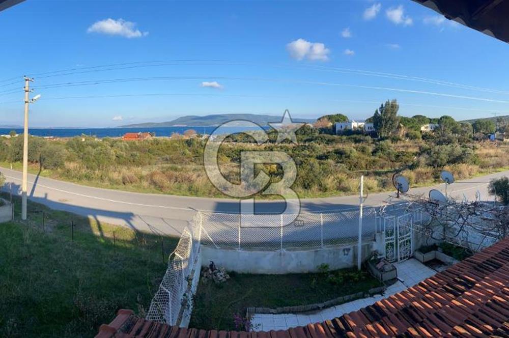 Urla Gülbahçede Deniz Manzaralı Satılık Villa