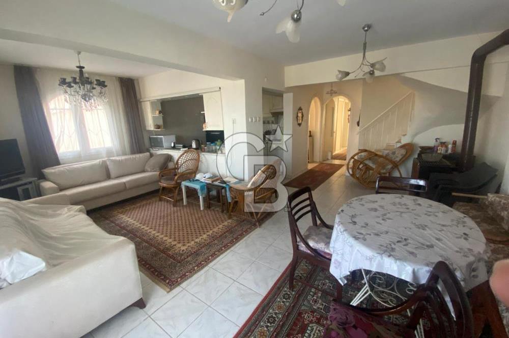 Urla Gülbahçede Deniz Manzaralı Satılık Villa