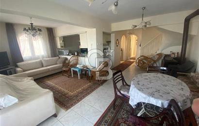 Urla Gülbahçede Deniz Manzaralı Satılık Villa