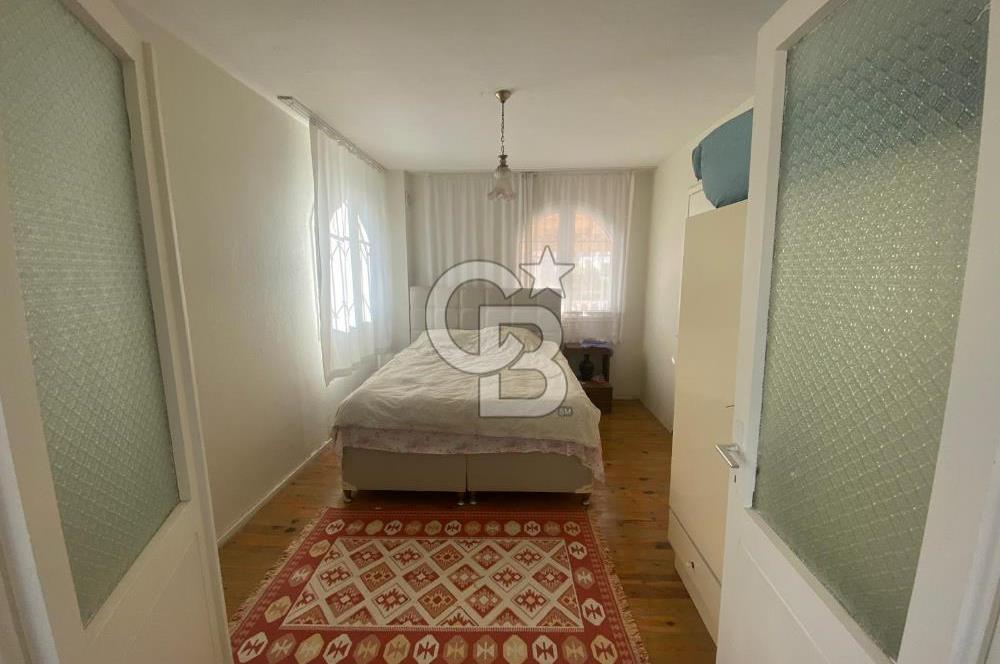 Urla Gülbahçede Deniz Manzaralı Satılık Villa