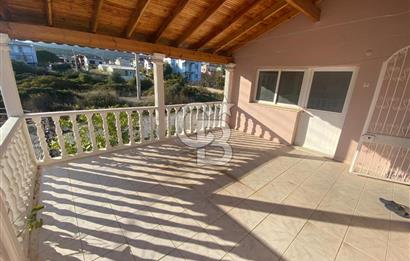 Urla Gülbahçede Deniz Manzaralı Satılık Villa