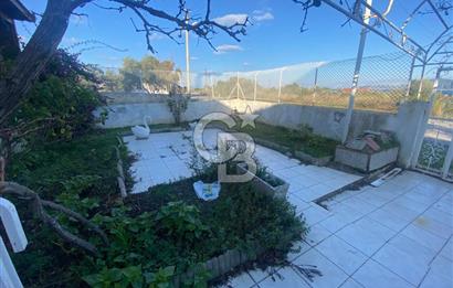 Urla Gülbahçede Deniz Manzaralı Satılık Villa