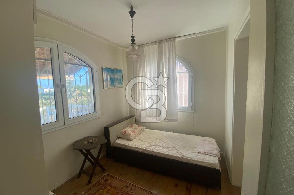 Urla Gülbahçede Deniz Manzaralı Satılık Villa