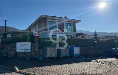 BAHÇECİK EVLERİNDE EŞYALI DENİZ M. 3+1 200 M2 HAVUZLU KÖŞE VİLLA