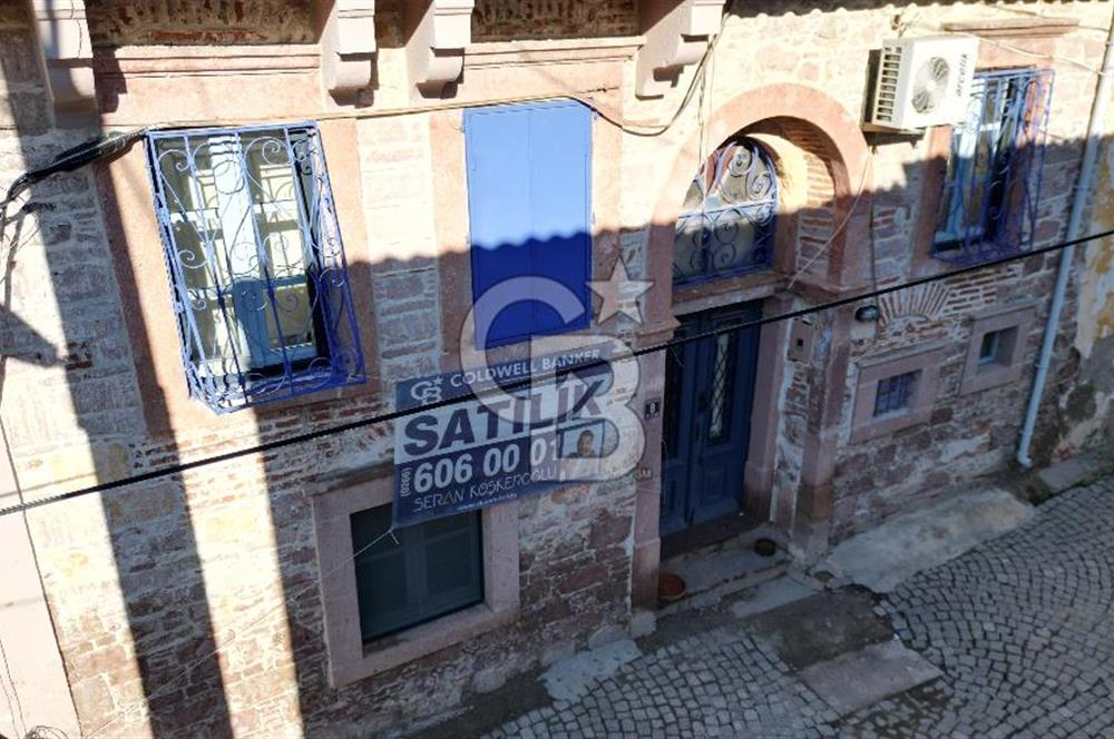 Ayvalık ın Kalbinde Satılık Taş Ev