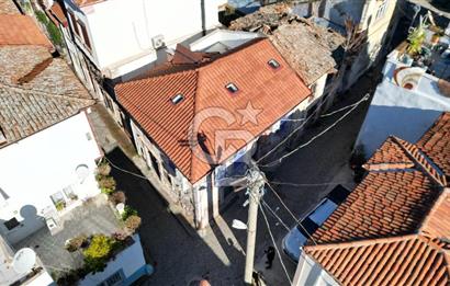 Ayvalık ın Kalbinde Satılık Taş Ev