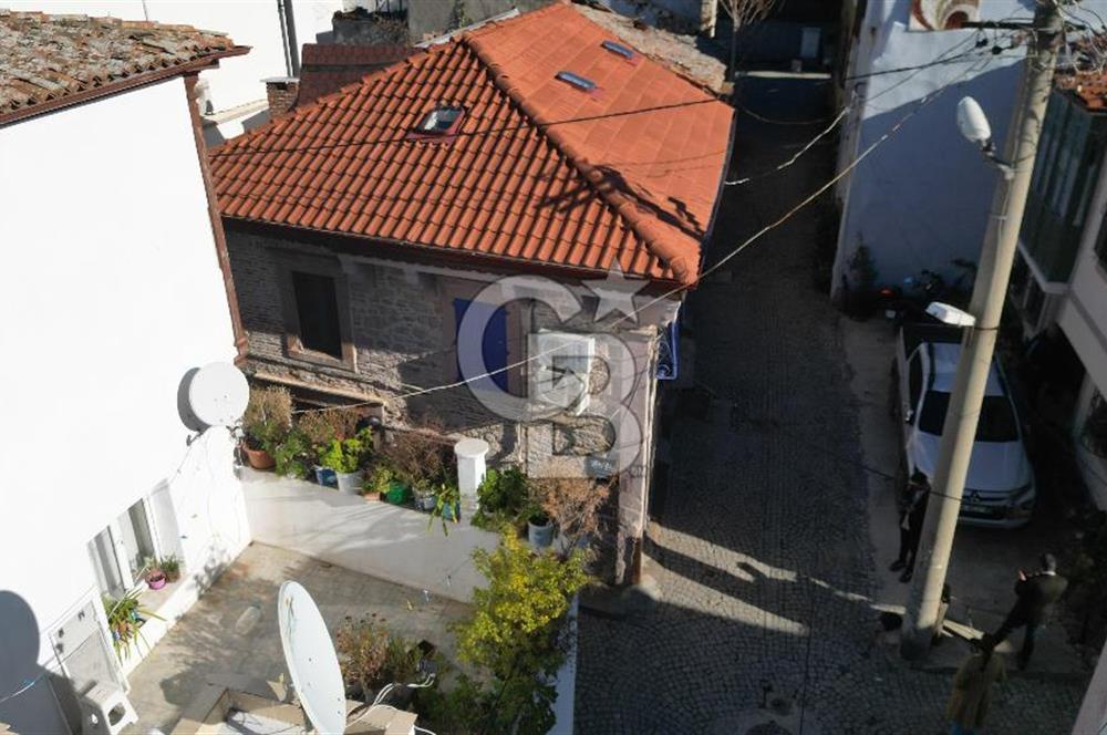 Ayvalık ın Kalbinde Satılık Taş Ev