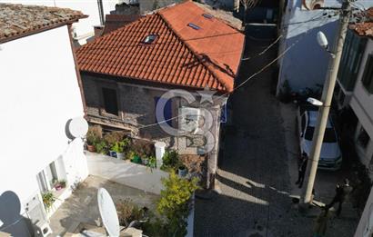 Ayvalık ın Kalbinde Satılık Taş Ev