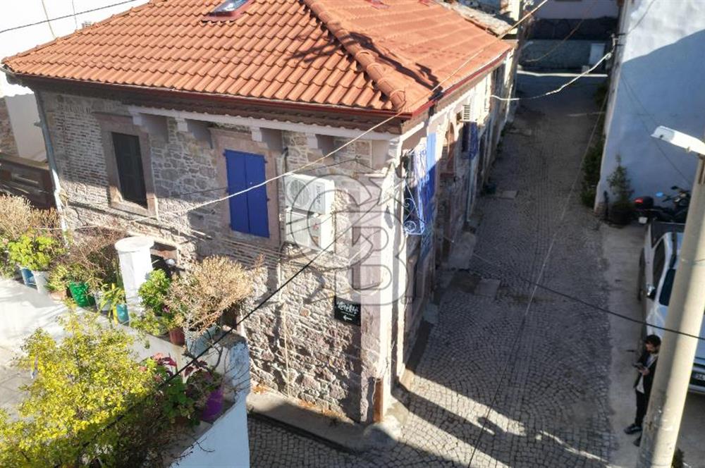 Ayvalık ın Kalbinde Satılık Taş Ev