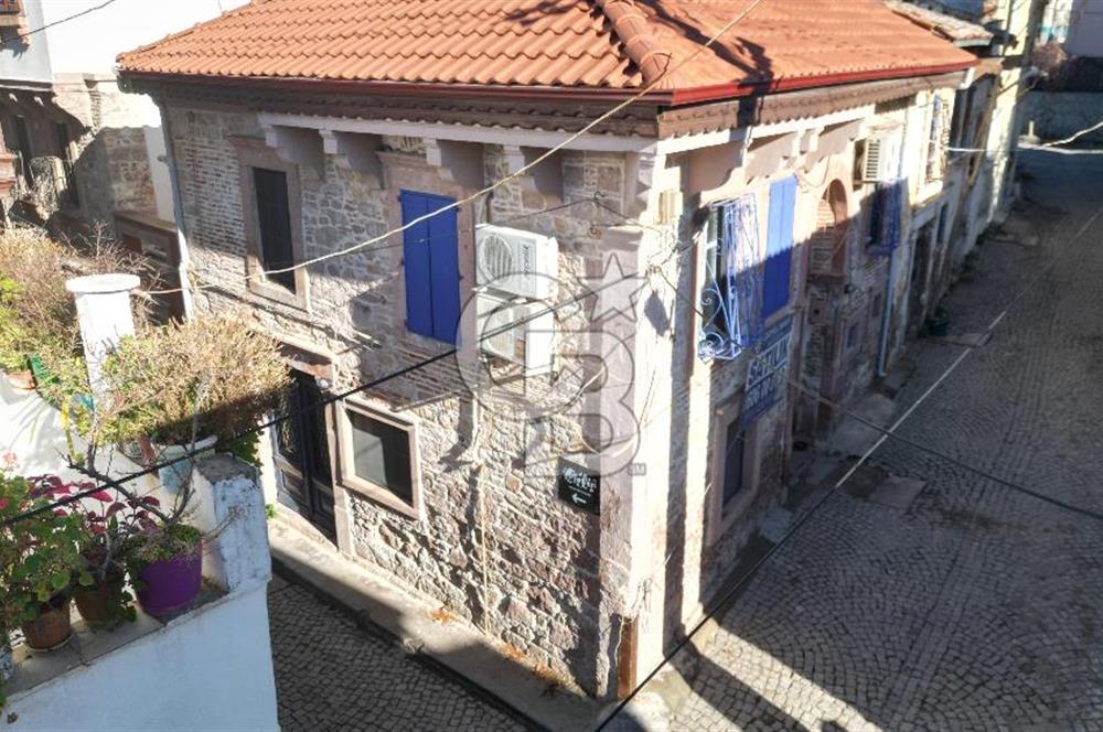 Ayvalık ın Kalbinde Satılık Taş Ev
