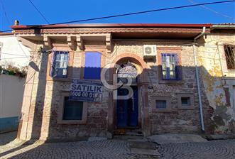 Ayvalık ın Kalbinde Satılık Taş Ev