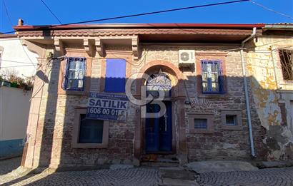 Ayvalık ın Kalbinde Satılık Taş Ev