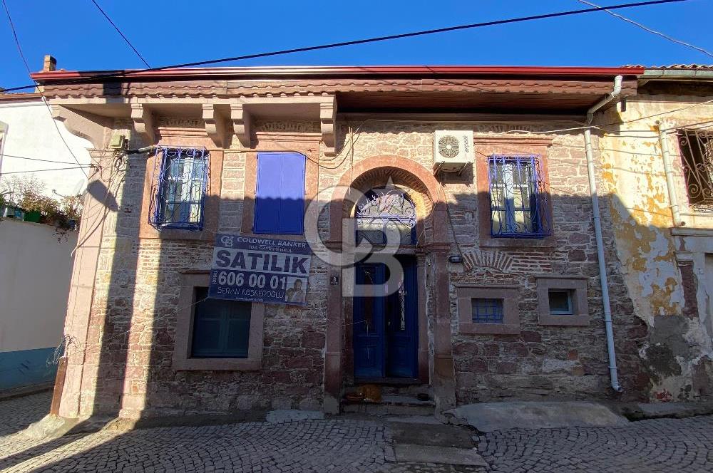 Ayvalık ın Kalbinde Satılık Taş Ev