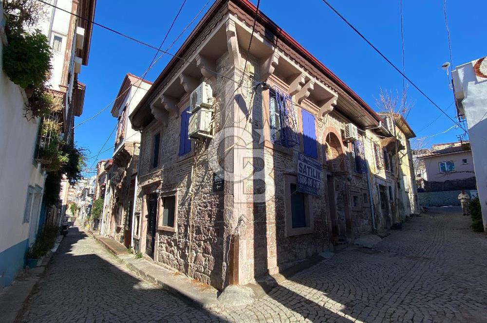 Ayvalık ın Kalbinde Satılık Taş Ev