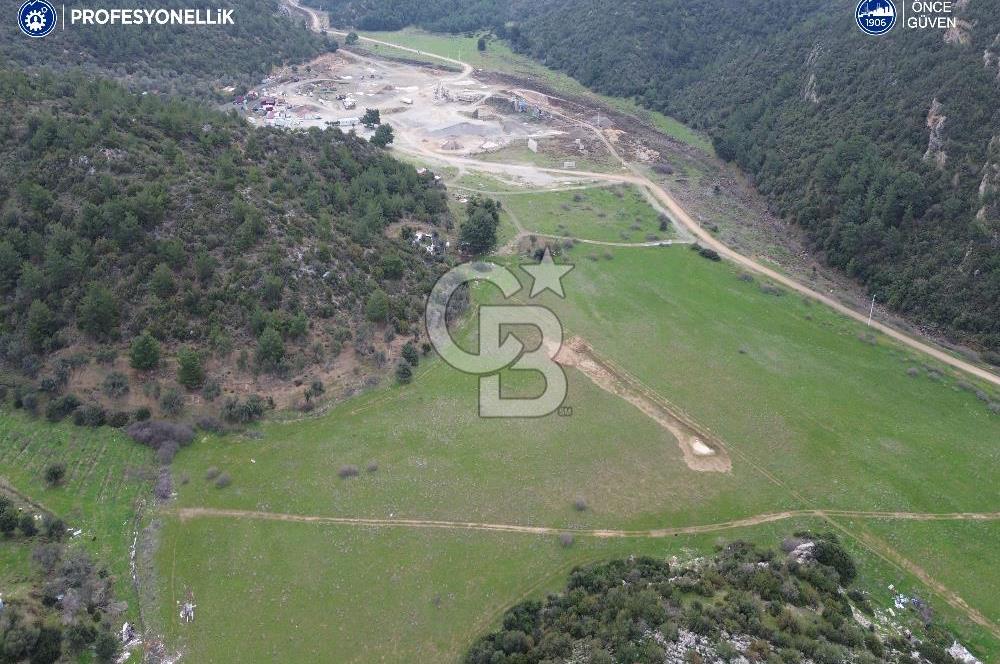 Karaburun Küçükbahçe'de Yerleşim Alanında 12.377 m2 Tarla