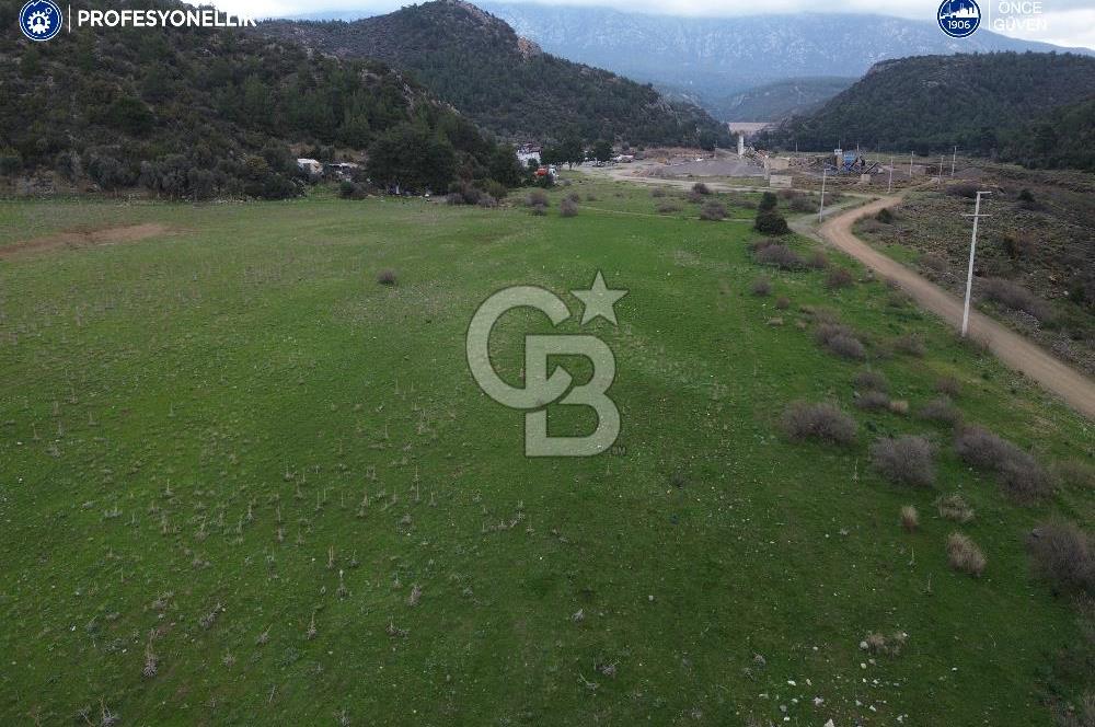 Karaburun Küçükbahçe'de Yerleşim Alanında 12.377 m2 Tarla