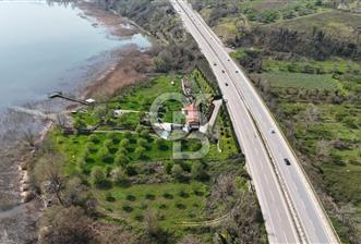 Eşme de 1859m2 Sapanca Gölüne Sıfır Eşsiz Manzaralı Arazi