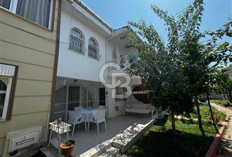 Havuzlu Site İçerisinde 3+1 Verandalı Bahçeli Villa
