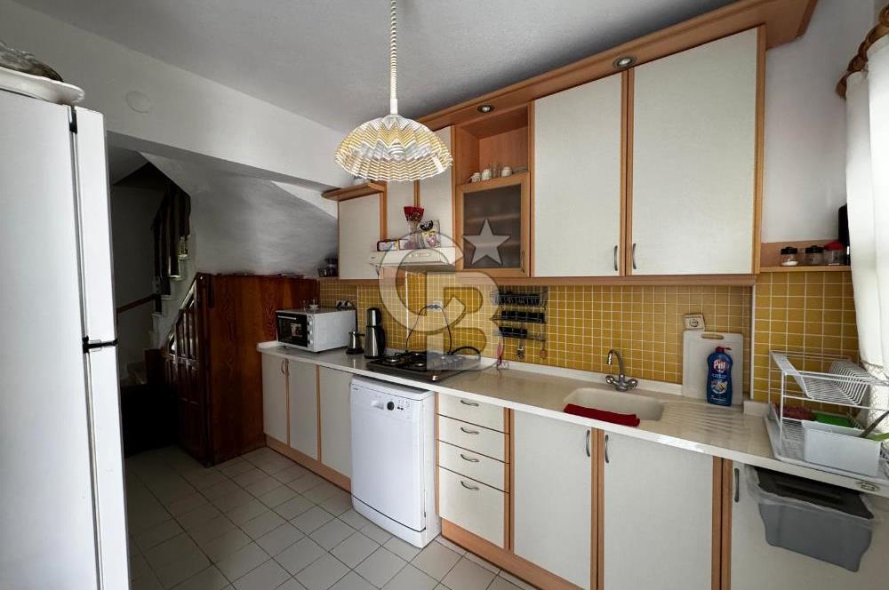 Havuzlu Site İçerisinde 3+1 Verandalı Bahçeli Villa