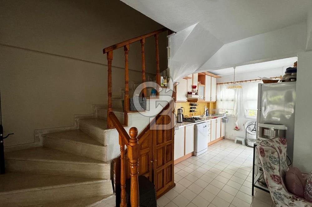 Havuzlu Site İçerisinde 3+1 Verandalı Bahçeli Villa