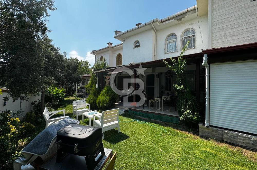 Havuzlu Site İçerisinde 3+1 Verandalı Bahçeli Villa