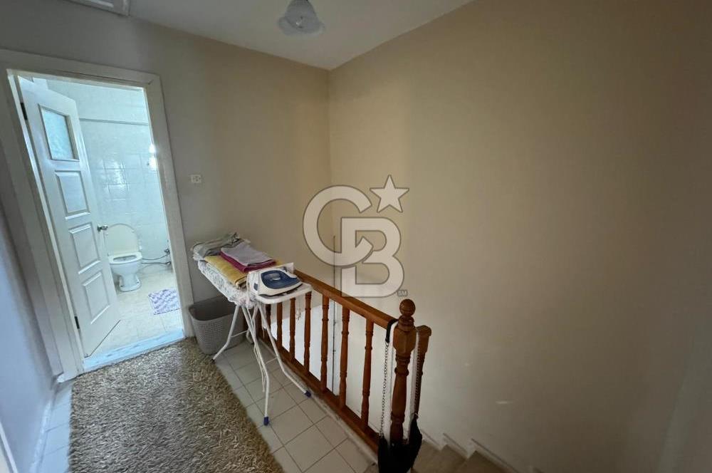 Havuzlu Site İçerisinde 3+1 Verandalı Bahçeli Villa