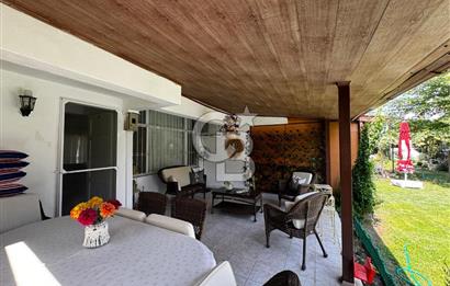 Havuzlu Site İçerisinde 3+1 Verandalı Bahçeli Villa
