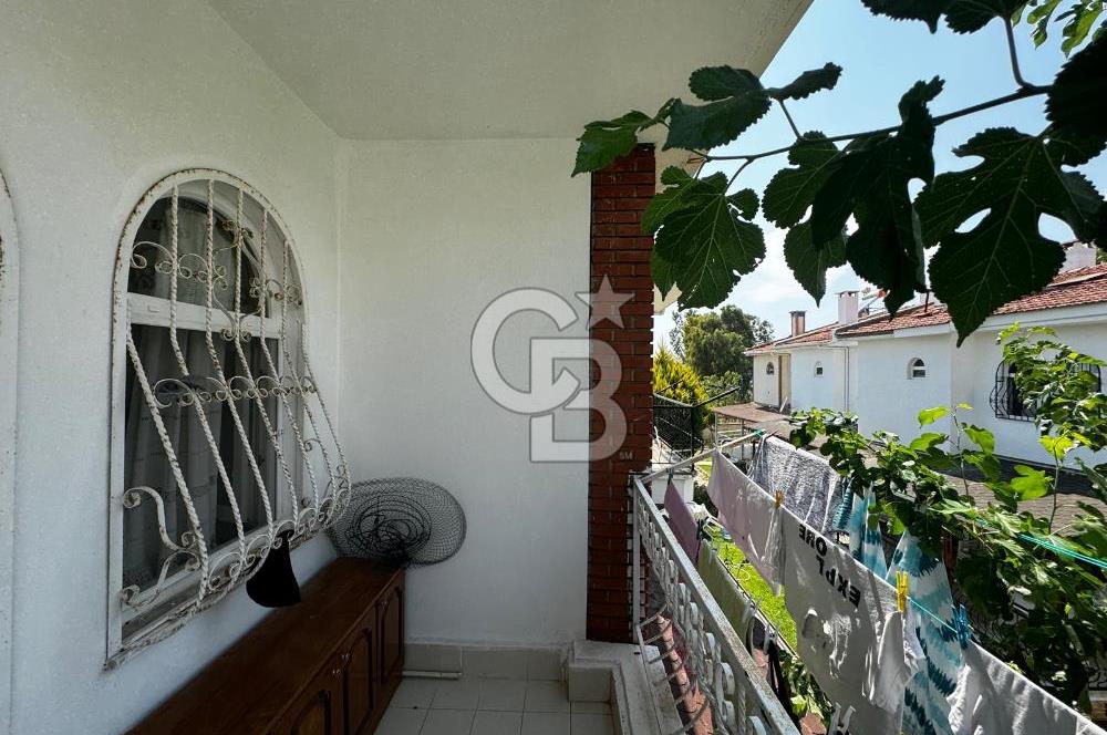 Havuzlu Site İçerisinde 3+1 Verandalı Bahçeli Villa