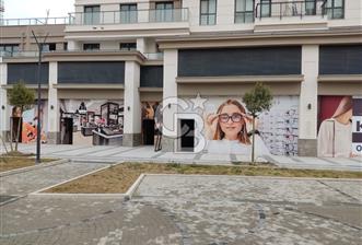 Bahçeşehir'de Hızla Büyüyen Bölge: Satılık Geniş Vitrinli Dükkan