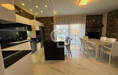 Urla İçmeler'de Denize Nazır Müstakil Havuzlu Satılık Taş Villa