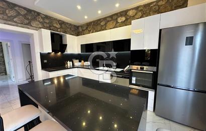 Urla İçmeler'de Denize Nazır Müstakil Havuzlu Satılık Taş Villa