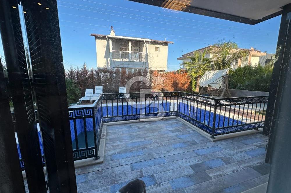 Urla İçmeler'de Denize Nazır Müstakil Havuzlu Satılık Taş Villa