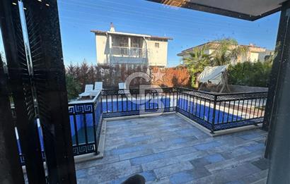 Urla İçmeler'de Denize Nazır Müstakil Havuzlu Satılık Taş Villa