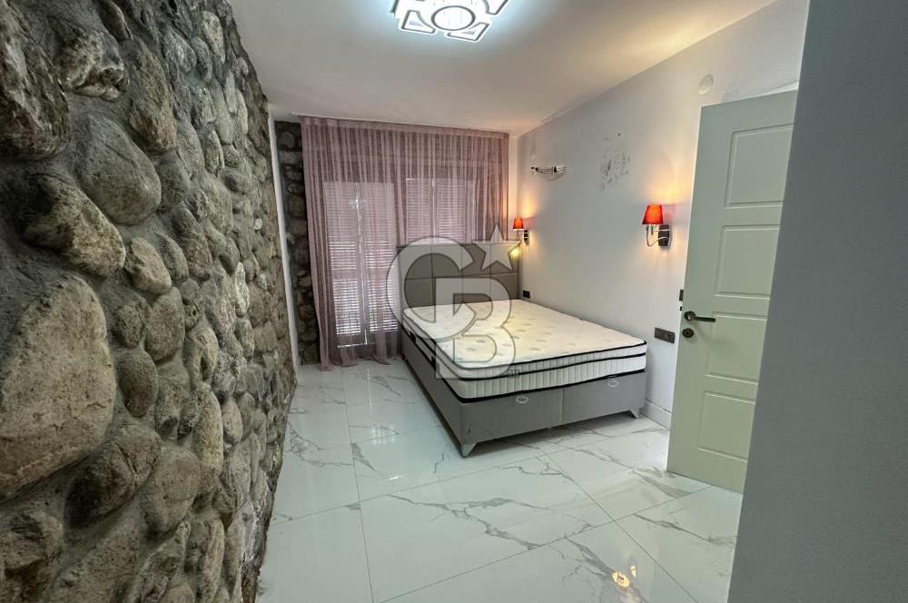 Urla İçmeler'de Denize Nazır Müstakil Havuzlu Satılık Taş Villa