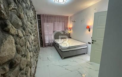 Urla İçmeler'de Denize Nazır Müstakil Havuzlu Satılık Taş Villa