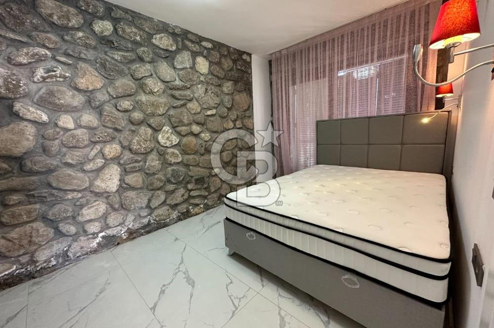Urla İçmeler'de Denize Nazır Müstakil Havuzlu Satılık Taş Villa