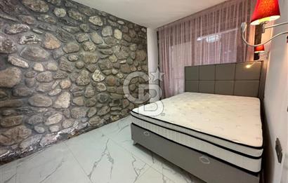 Urla İçmeler'de Denize Nazır Müstakil Havuzlu Satılık Taş Villa