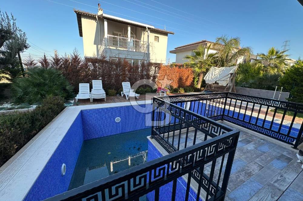 Urla İçmeler'de Denize Nazır Müstakil Havuzlu Satılık Taş Villa