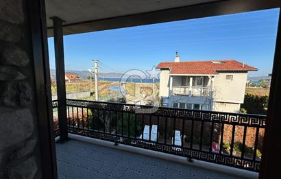 Urla İçmeler'de Denize Nazır Müstakil Havuzlu Satılık Taş Villa
