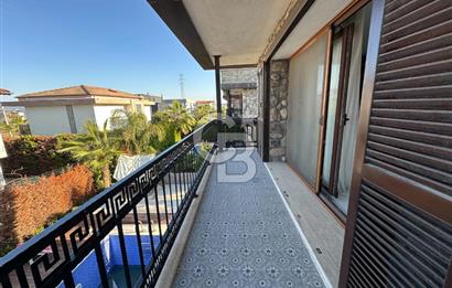 Urla İçmeler'de Denize Nazır Müstakil Havuzlu Satılık Taş Villa