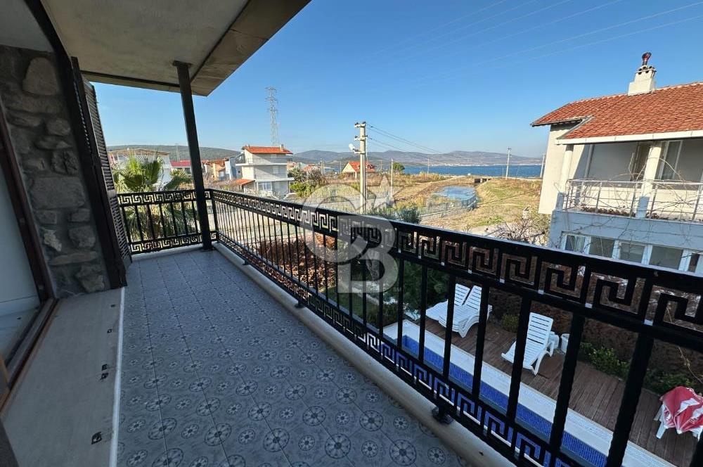 Urla İçmeler'de Denize Nazır Müstakil Havuzlu Satılık Taş Villa