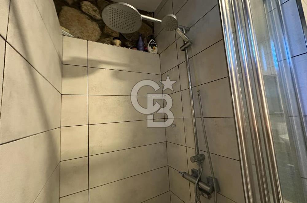 Urla İçmeler'de Denize Nazır Müstakil Havuzlu Satılık Taş Villa