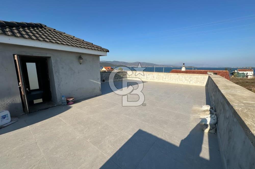 Urla İçmeler'de Denize Nazır Müstakil Havuzlu Satılık Taş Villa